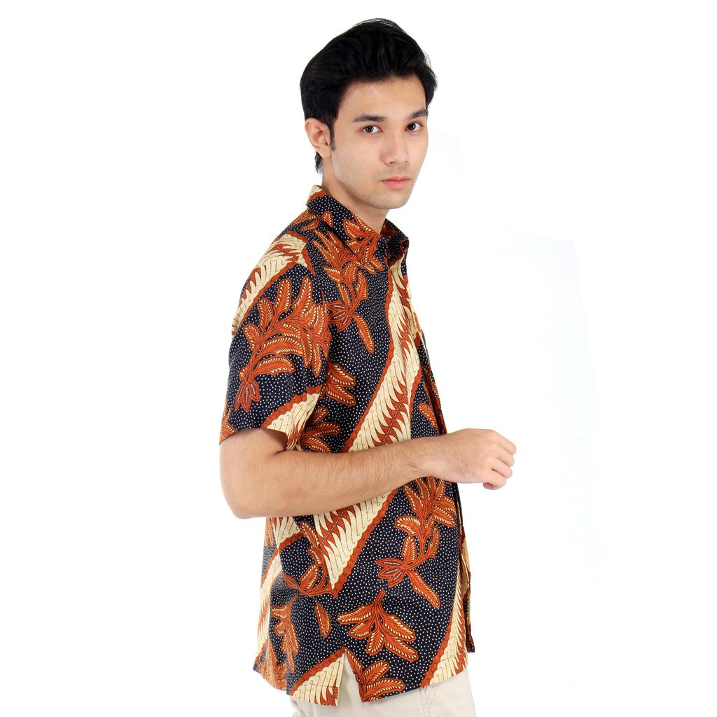 Benhill Kemeja Pria Batik Sutra Dobby Lengan Pendek  Maroon Dan Hitam Motif 25063-36231