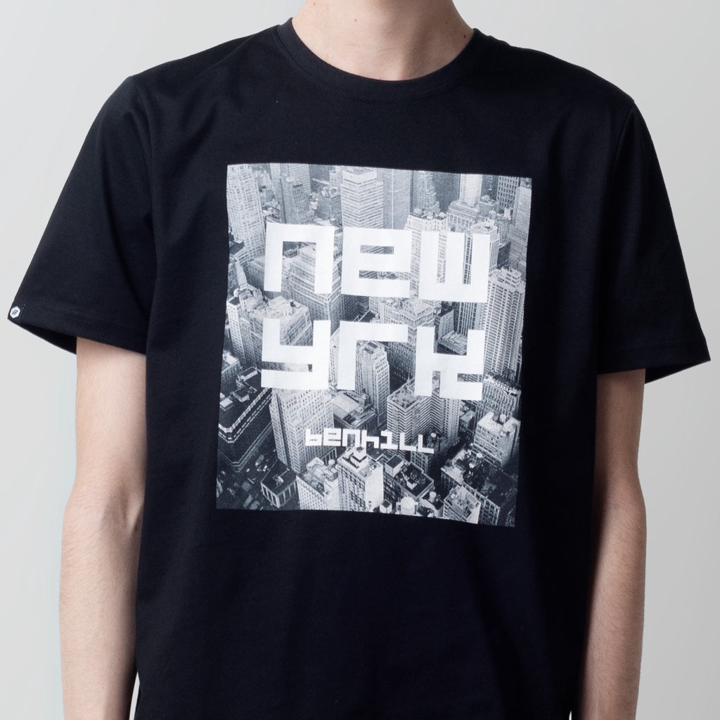 Benhill T-Shirt Grafis Katun 30s Combed Lengan Pendek Hitam 458-478-39268